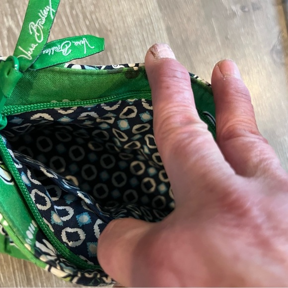 Vera Bradley Handbag Small Hannah Retired print Cupcakes Green Quilted P… - Picture 8 of 8